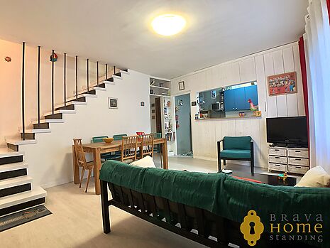 Beautiful townhouse at just 200m from the beach for sale in Rosas
