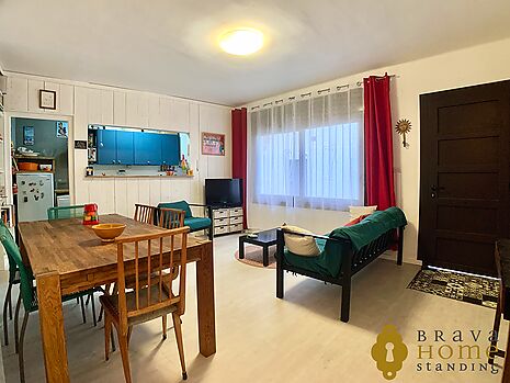 Beautiful townhouse at just 200m from the beach for sale in Rosas