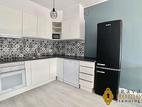 Fully renovated corner apartment with large terrace in Empuriabrava
