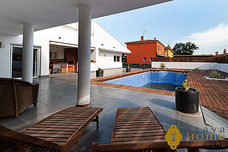 Casa de lujo con piscina en venta en Castelló d'Empuries