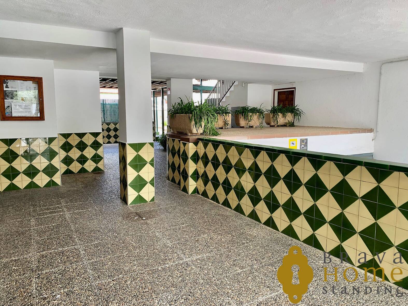 Beautiful renovated apartment for sale near the beach of Empuriabrava
