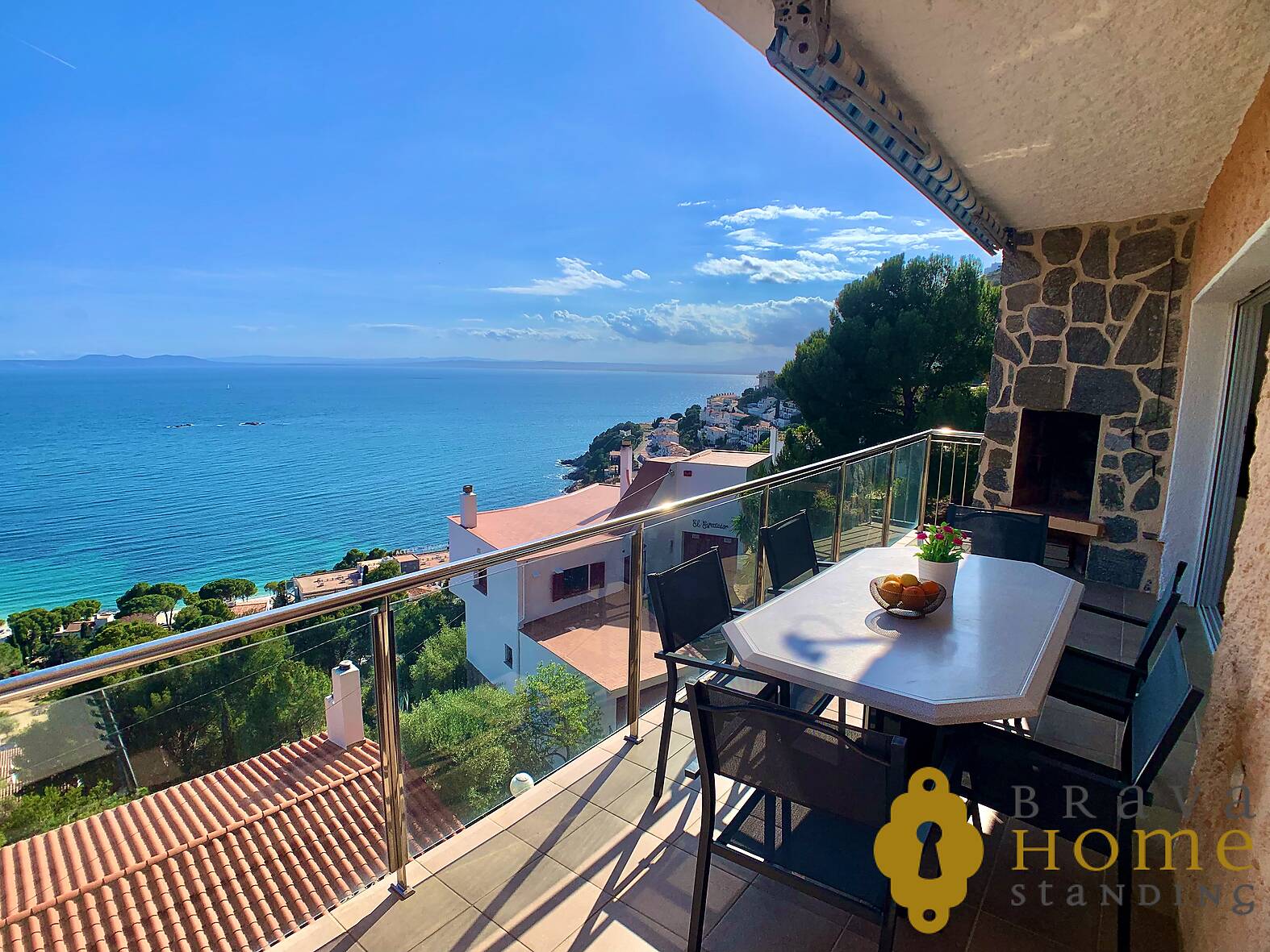 Apartamento con espectaculares vistas al mar en venta en Rosas - Canyelles