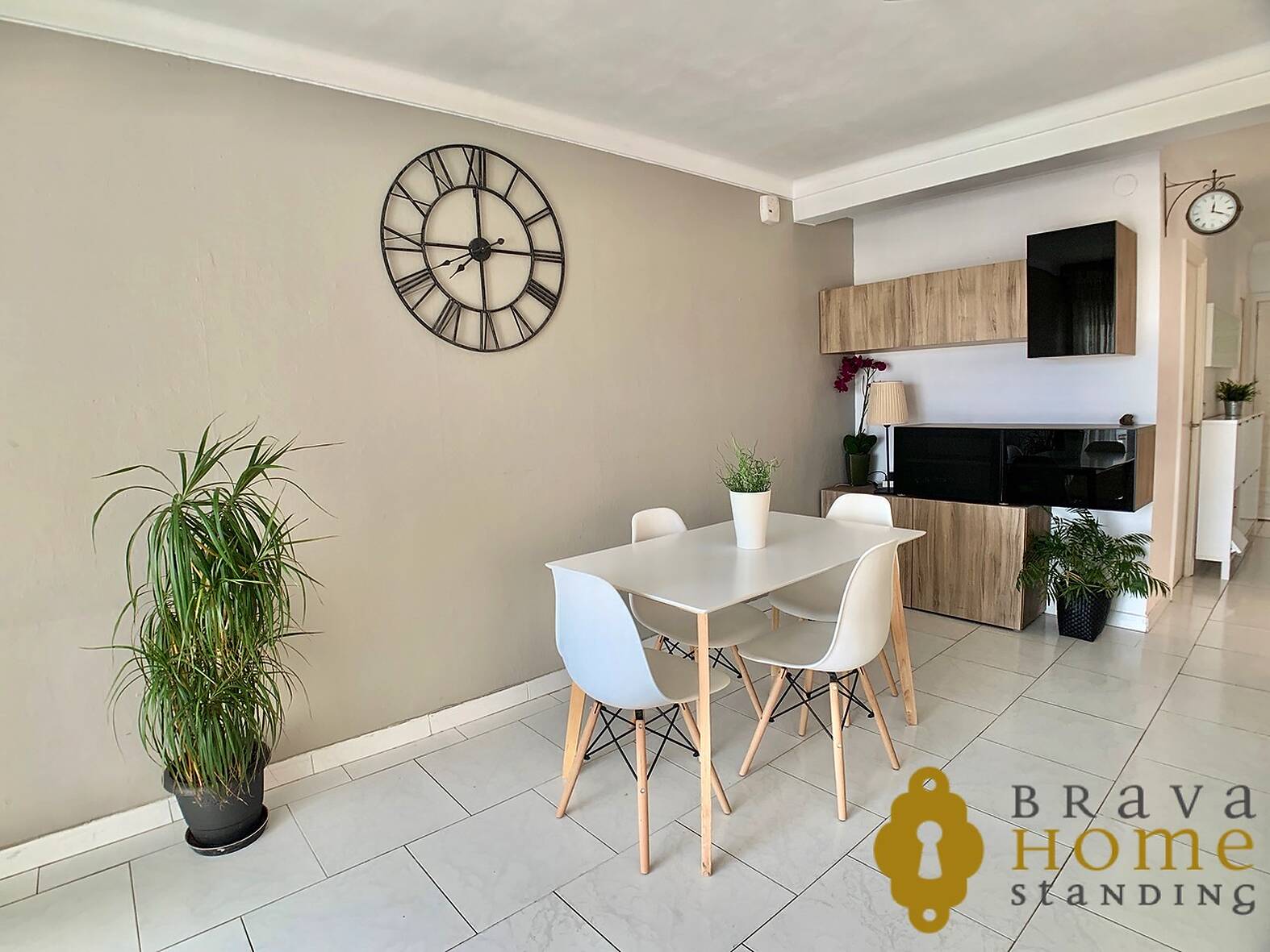 Espléndido apartamento con vistas al puerto y al mar en venta en Empuriabrava