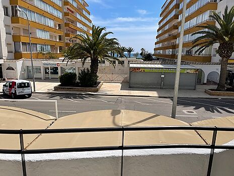 Beautiful fully renovated apartment with sea view for sale in Rosas