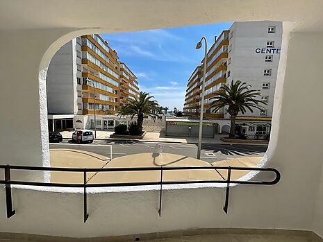 Bel Appartement entièrement rénové vue mer en vente a Rosas Santa Margarita