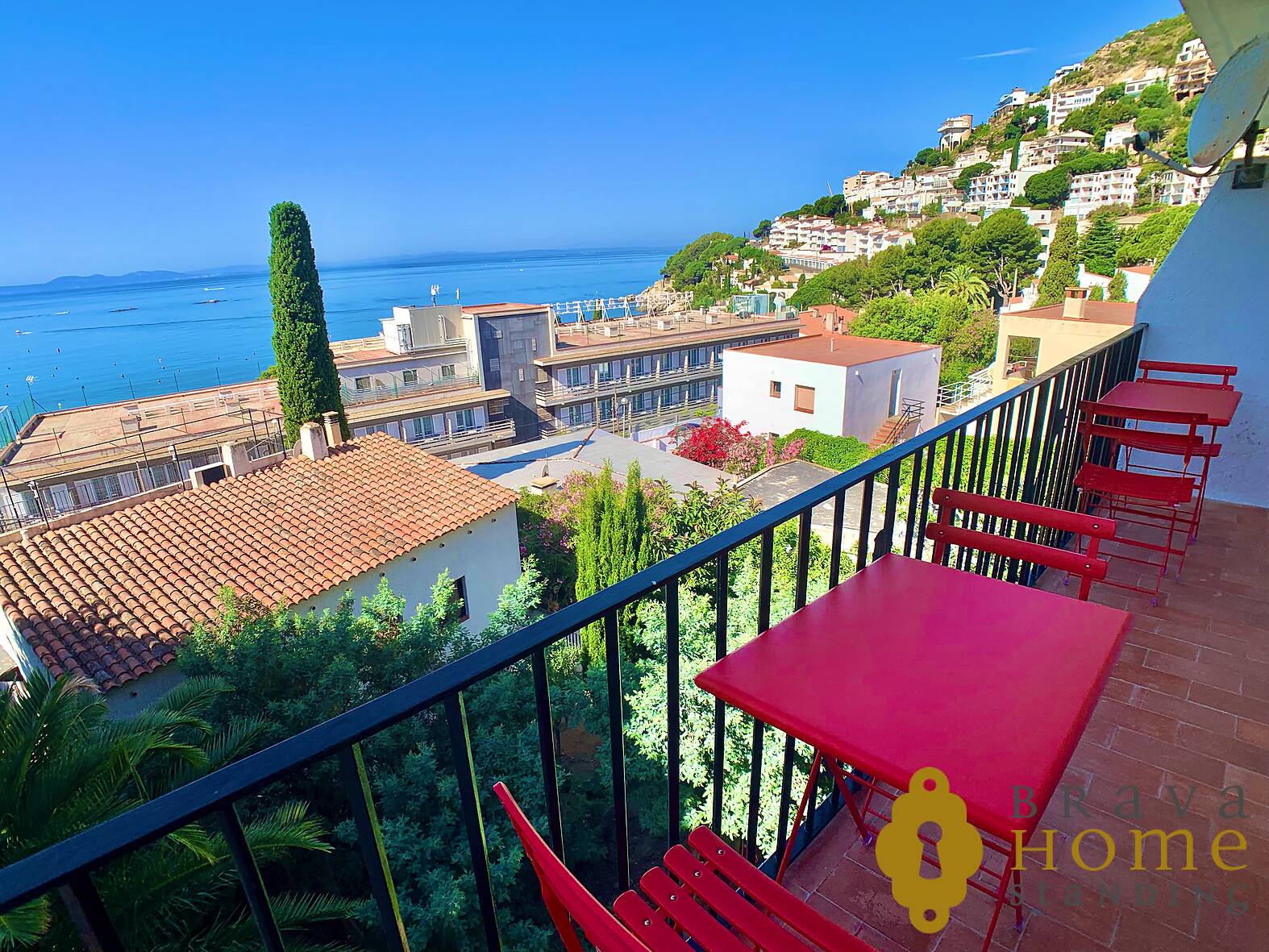 Magnificent fully renovated apartment with sea view in Canyelles