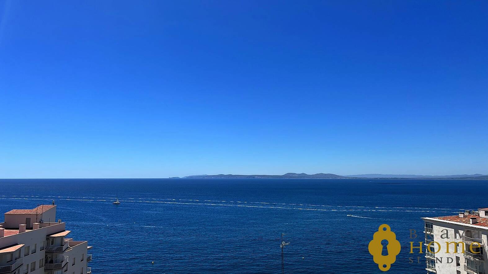 Bonito apartamento con vista al mar en venta en Rosas