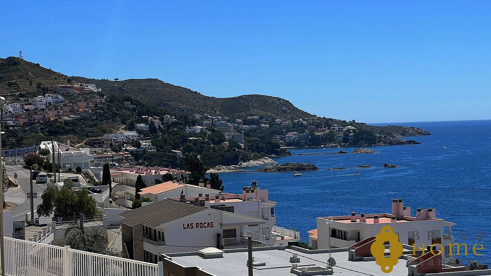 Bonito apartamento con vista al mar en venta en Rosas