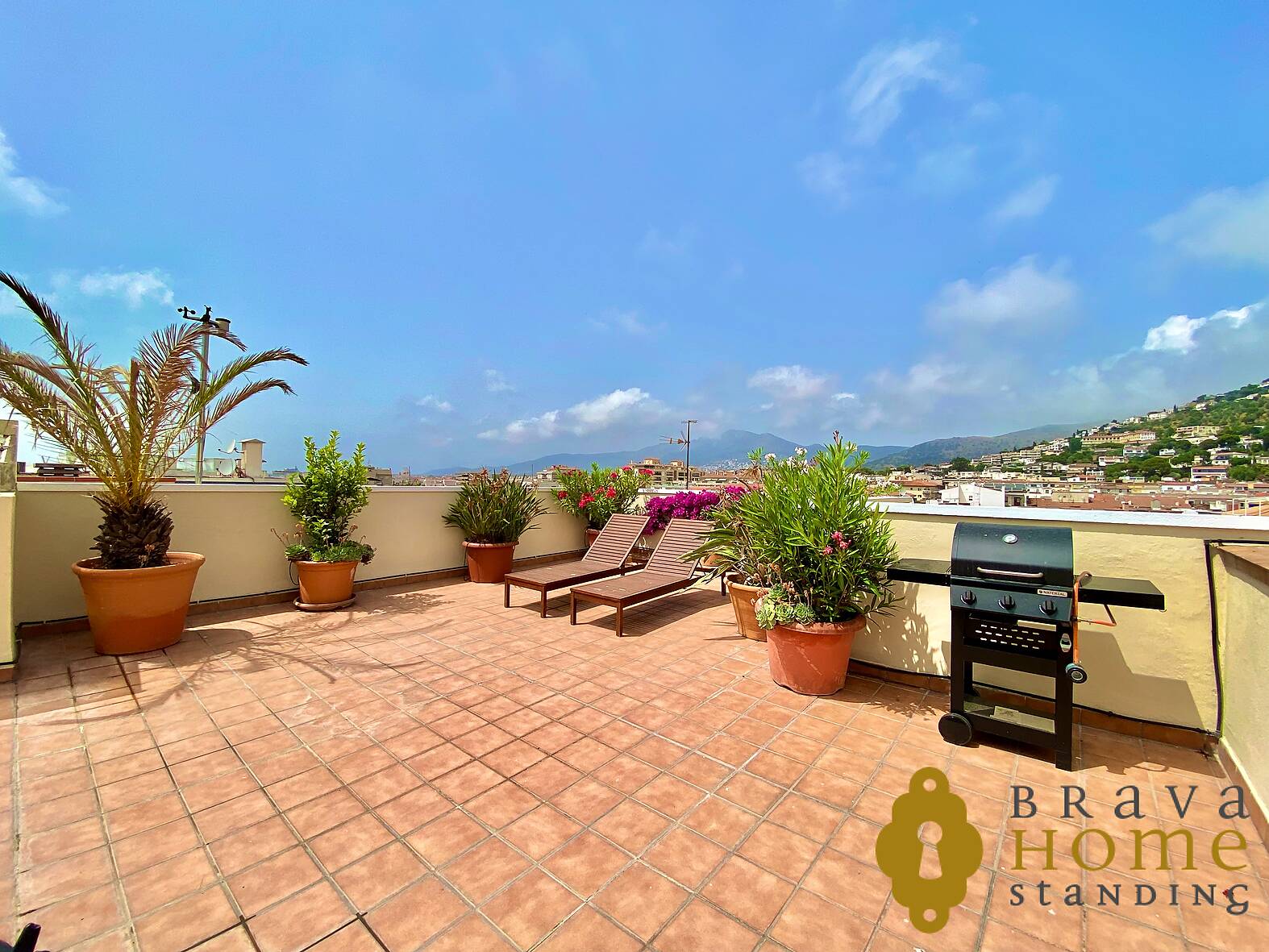 Magnificent penthouse with sea views for sale in Rosas