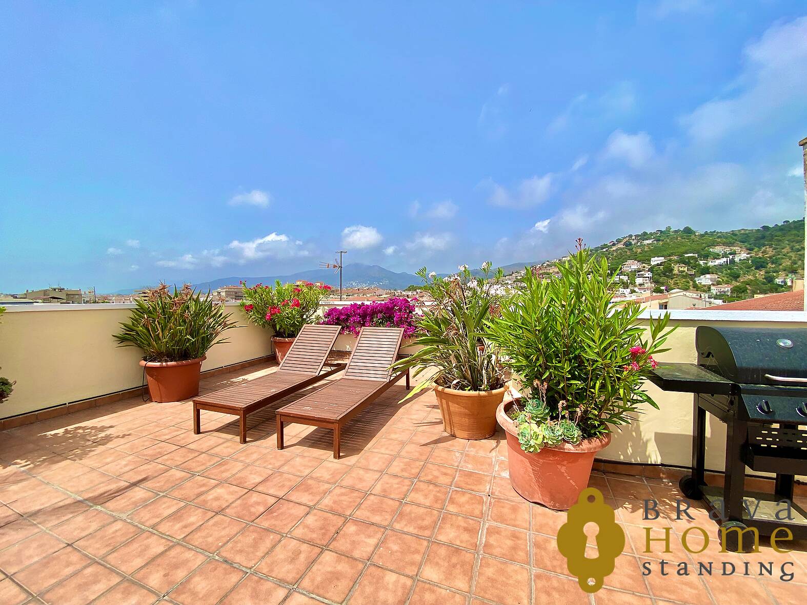 Magnificent penthouse with sea views for sale in Rosas