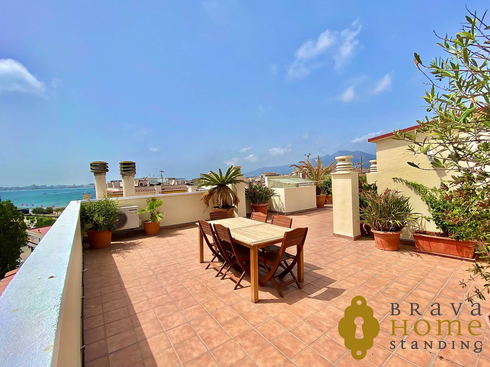 Magnifico atico con vistas al mar en venta en Rosas