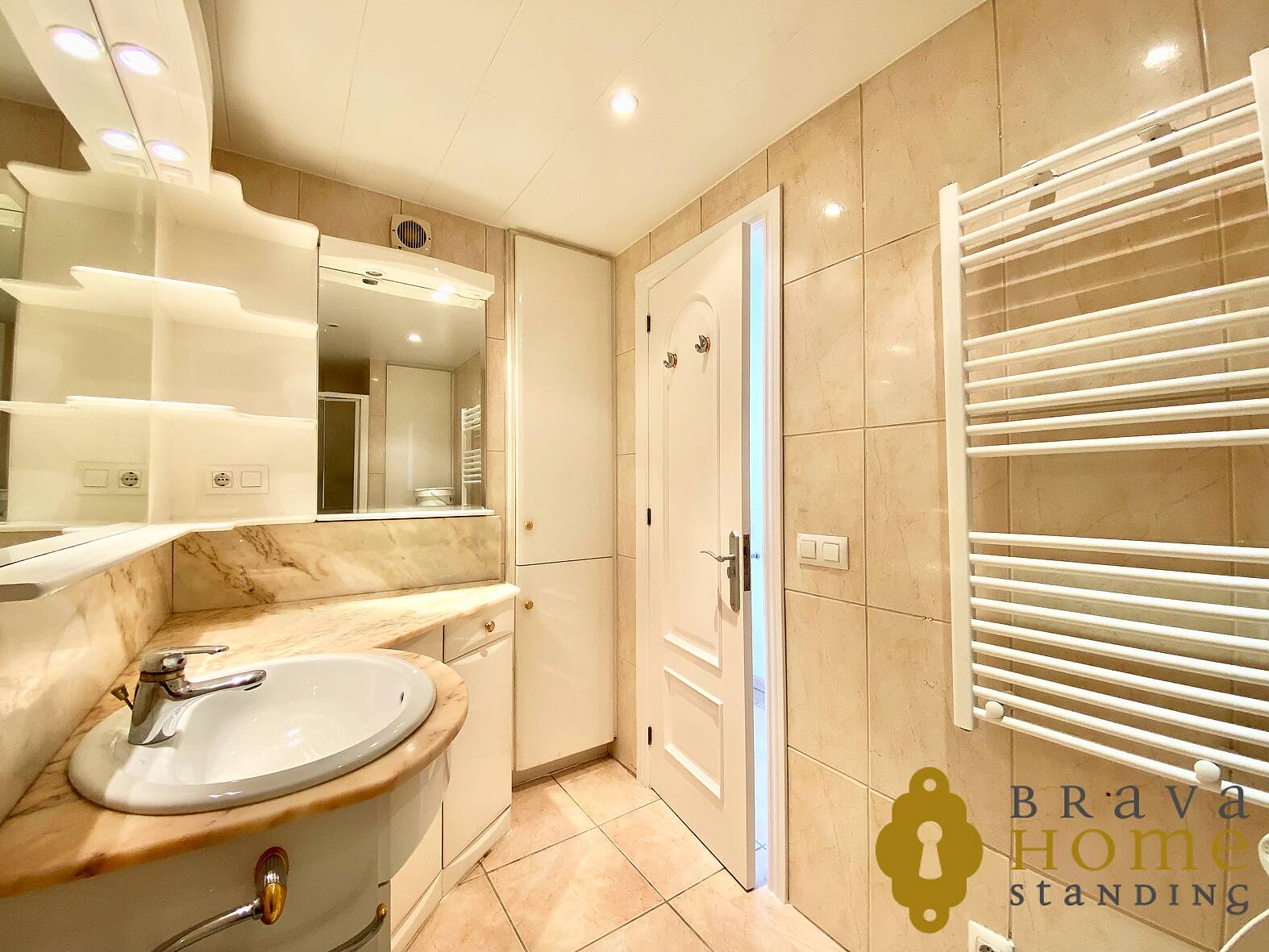 Magnifico atico con vistas al mar en venta en Rosas