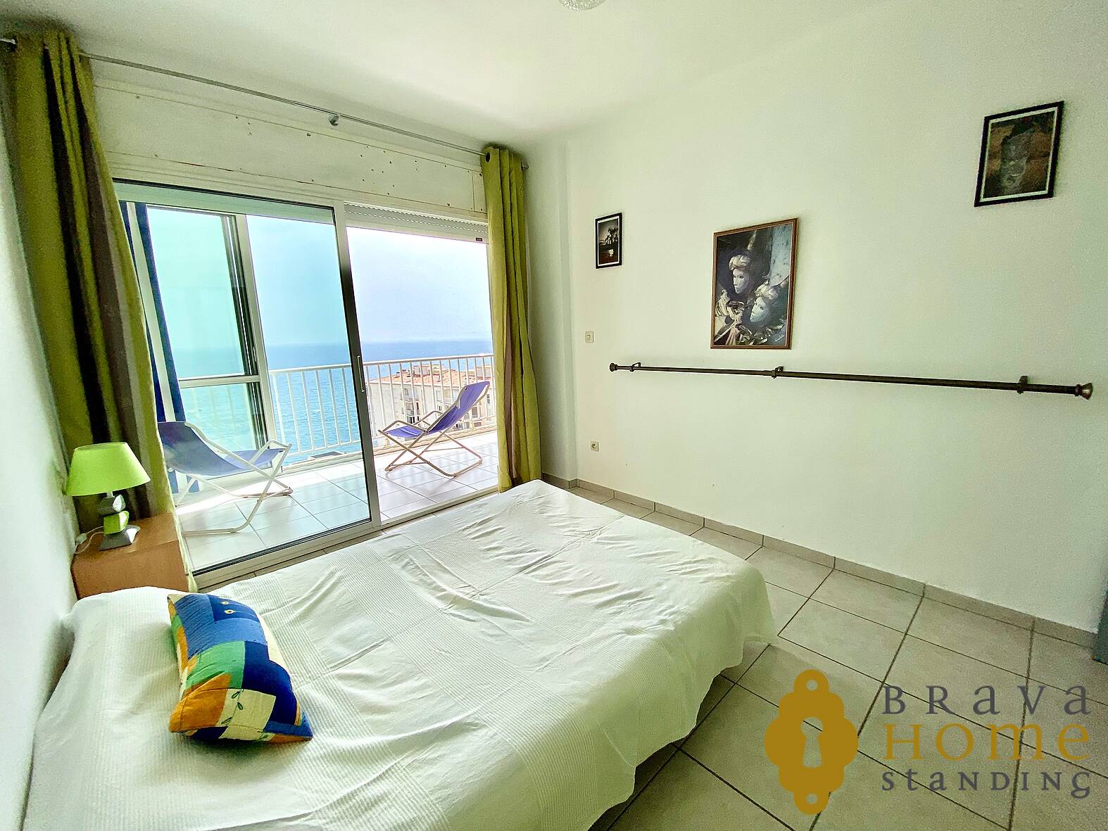Bonito apartamento con vista al mar en venta en Rosas