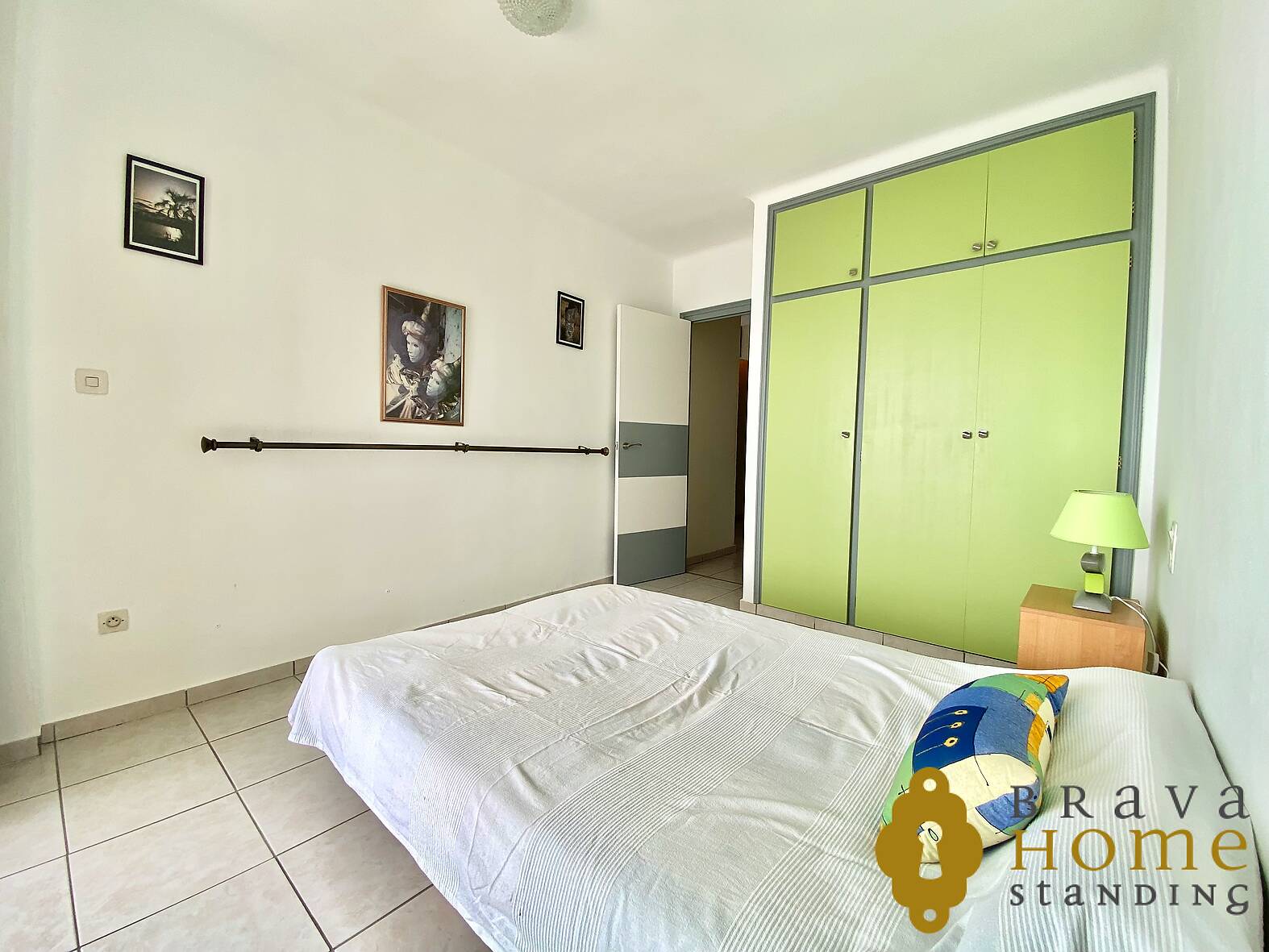 Bonito apartamento con vista al mar en venta en Rosas