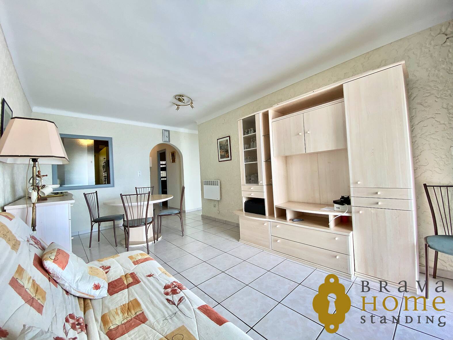 Bonito apartamento con vista al mar en venta en Rosas
