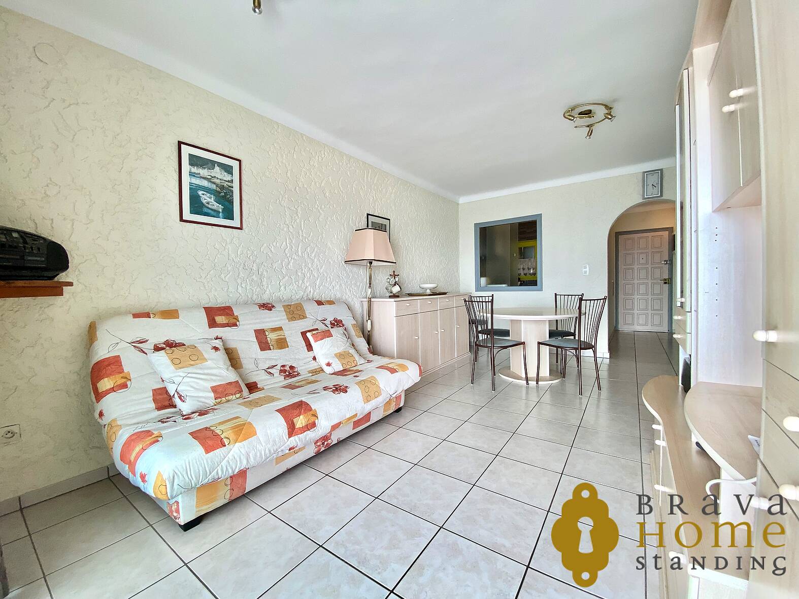 Bonito apartamento con vista al mar en venta en Rosas