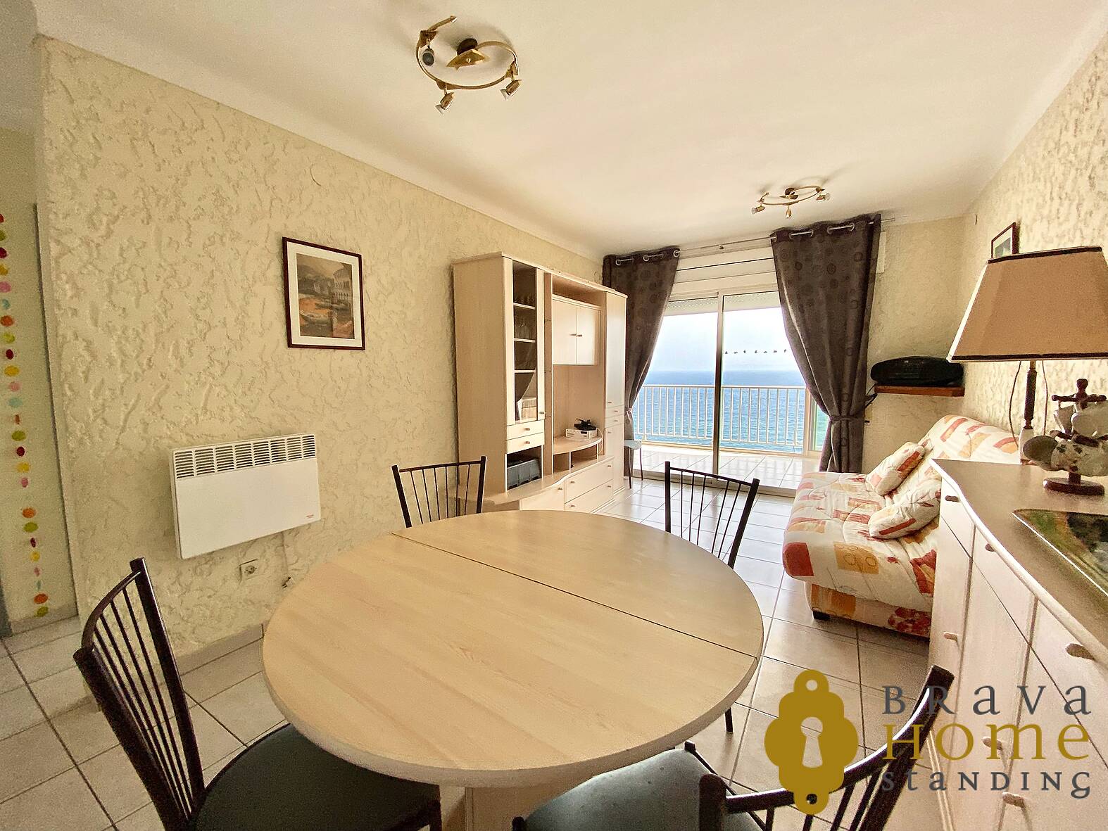 Bonito apartamento con vista al mar en venta en Rosas