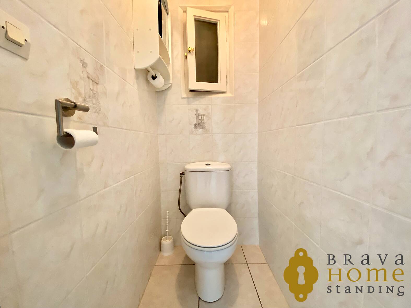 Bonito apartamento con vista al mar en venta en Rosas
