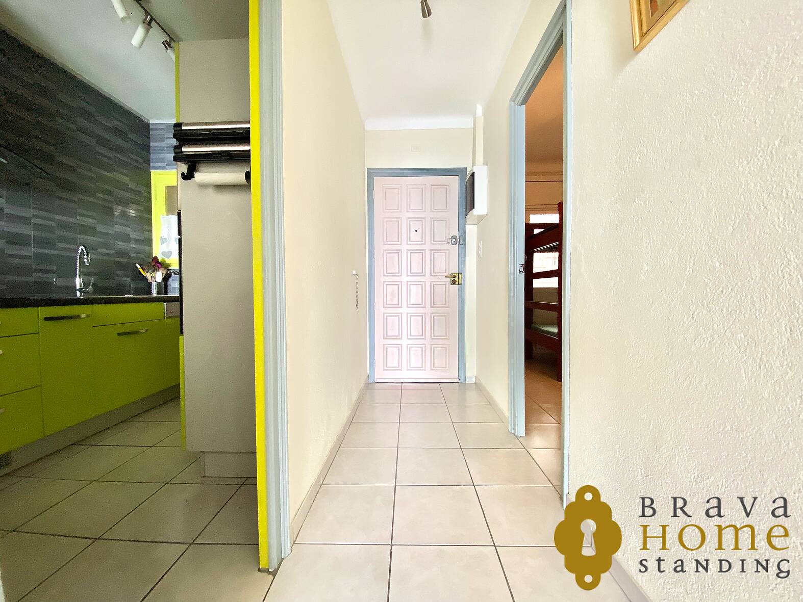 Bonito apartamento con vista al mar en venta en Rosas