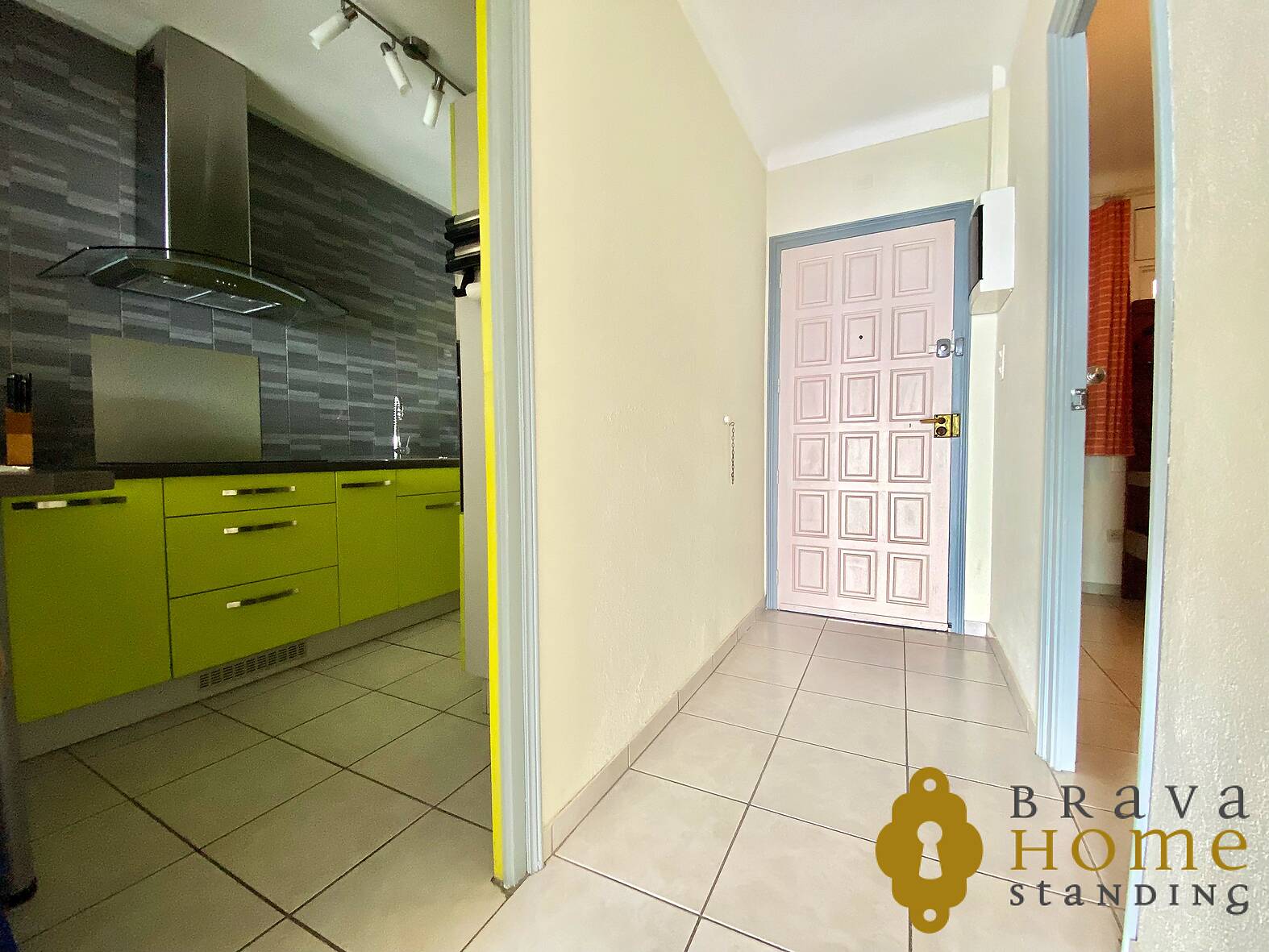 Bonito apartamento con vista al mar en venta en Rosas