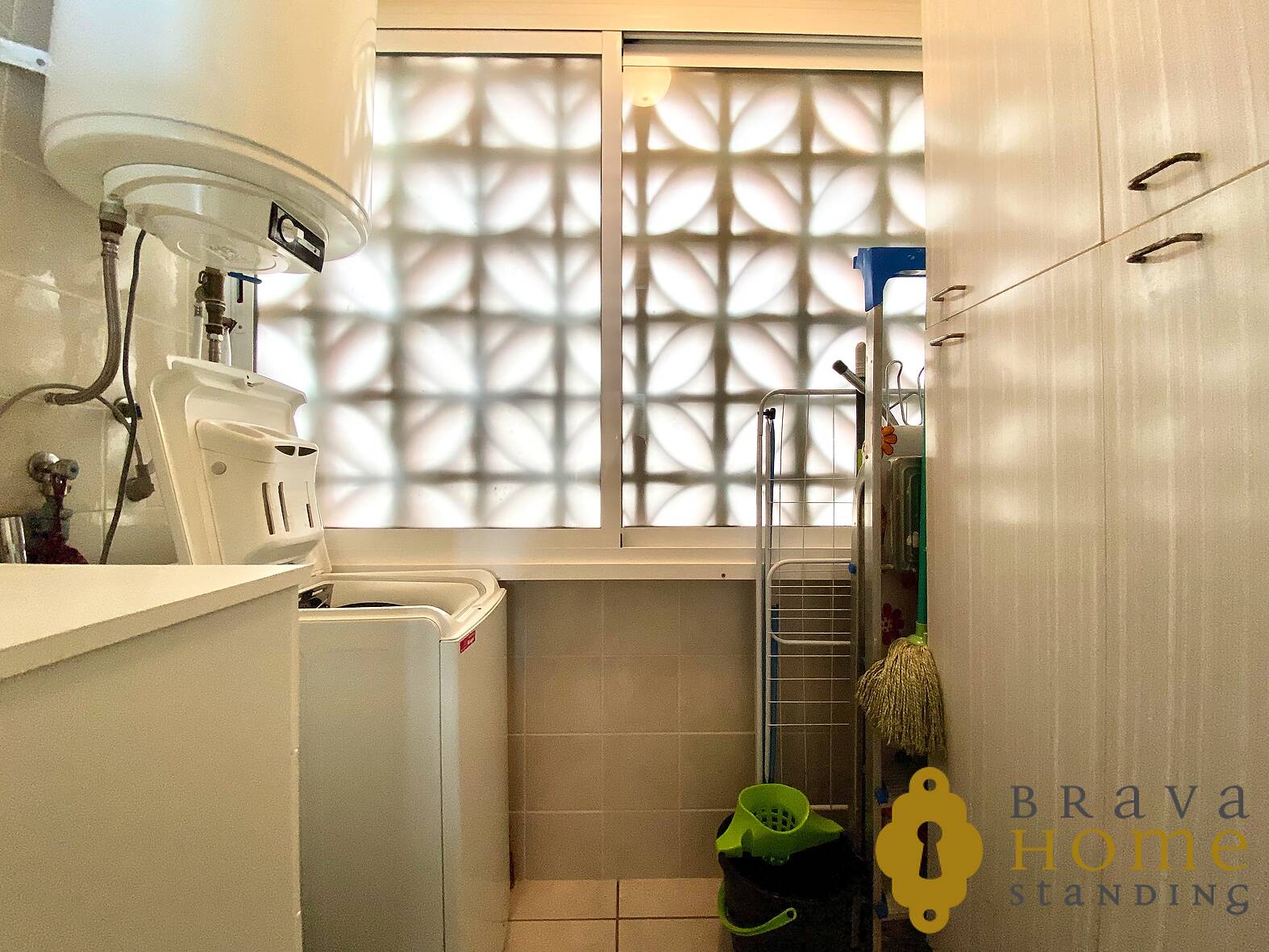 Bonito apartamento con vista al mar en venta en Rosas