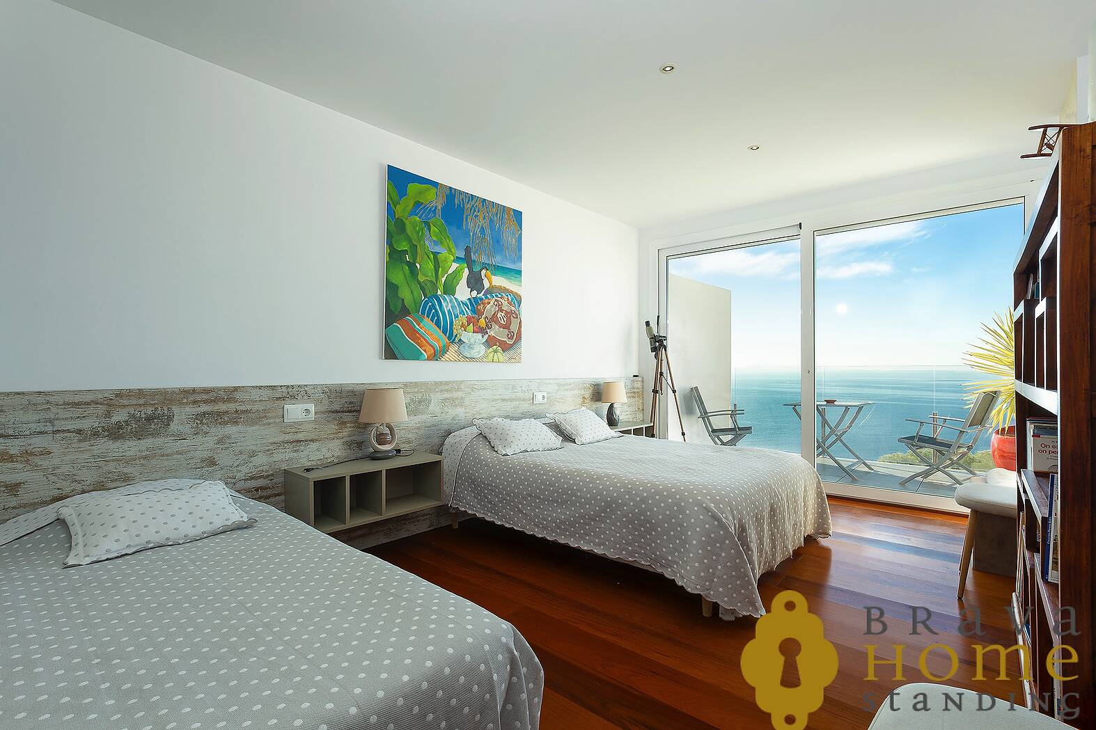 Magnífica casas con vistas al mar y piscina desbordante en Rosas