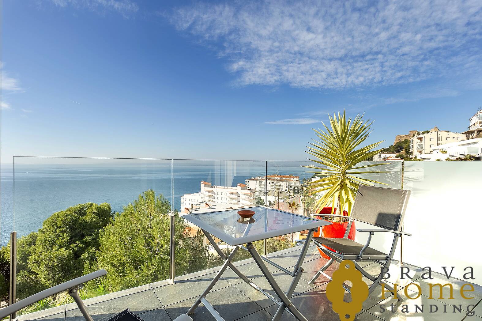 Magnífica casas con vistas al mar y piscina desbordante en Rosas