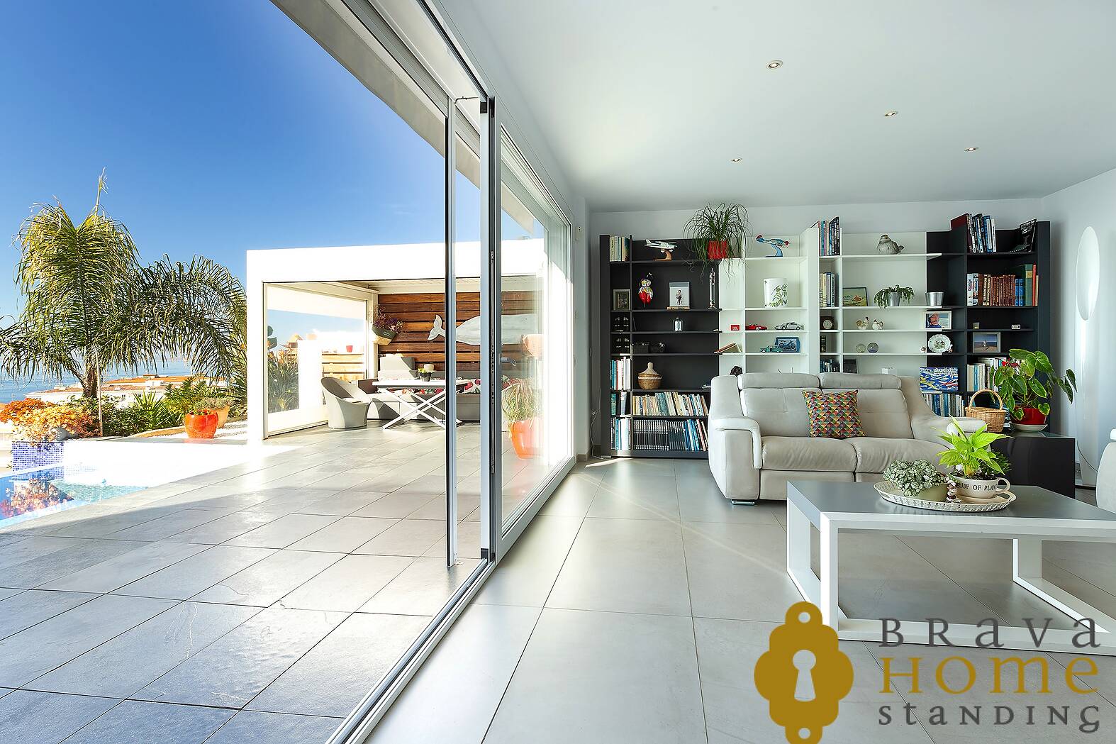 Magnífica casas con vistas al mar y piscina desbordante en Rosas