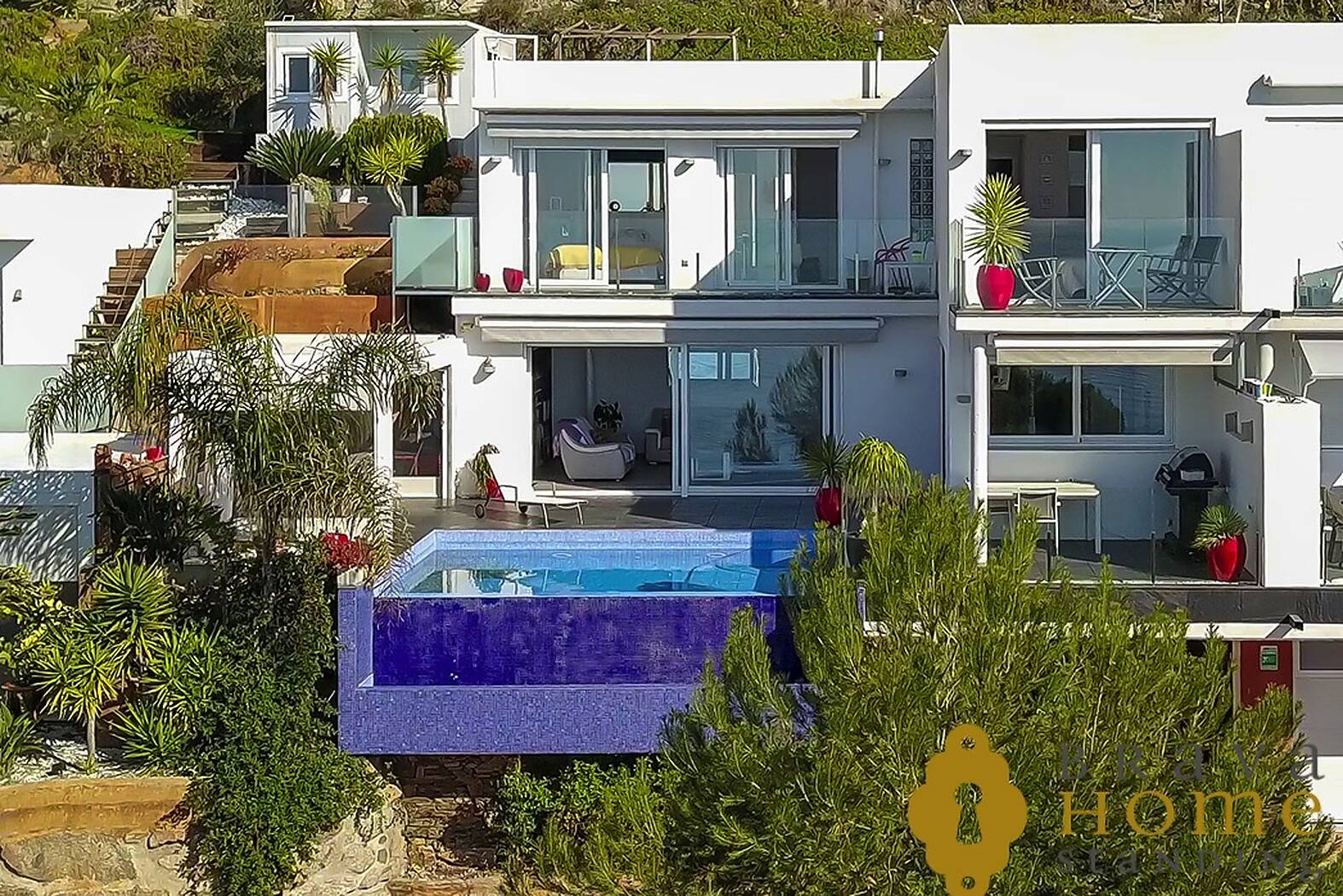 Magnífica casa amb vista al mar i piscina desbordant a Roses