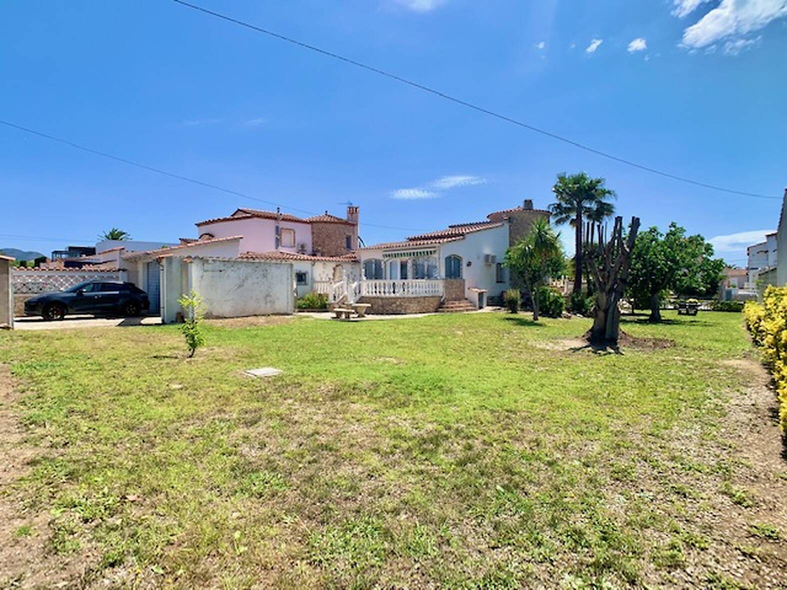 Preciosa casa amb piscina i amarratge de 24m en venda Empuriabrava