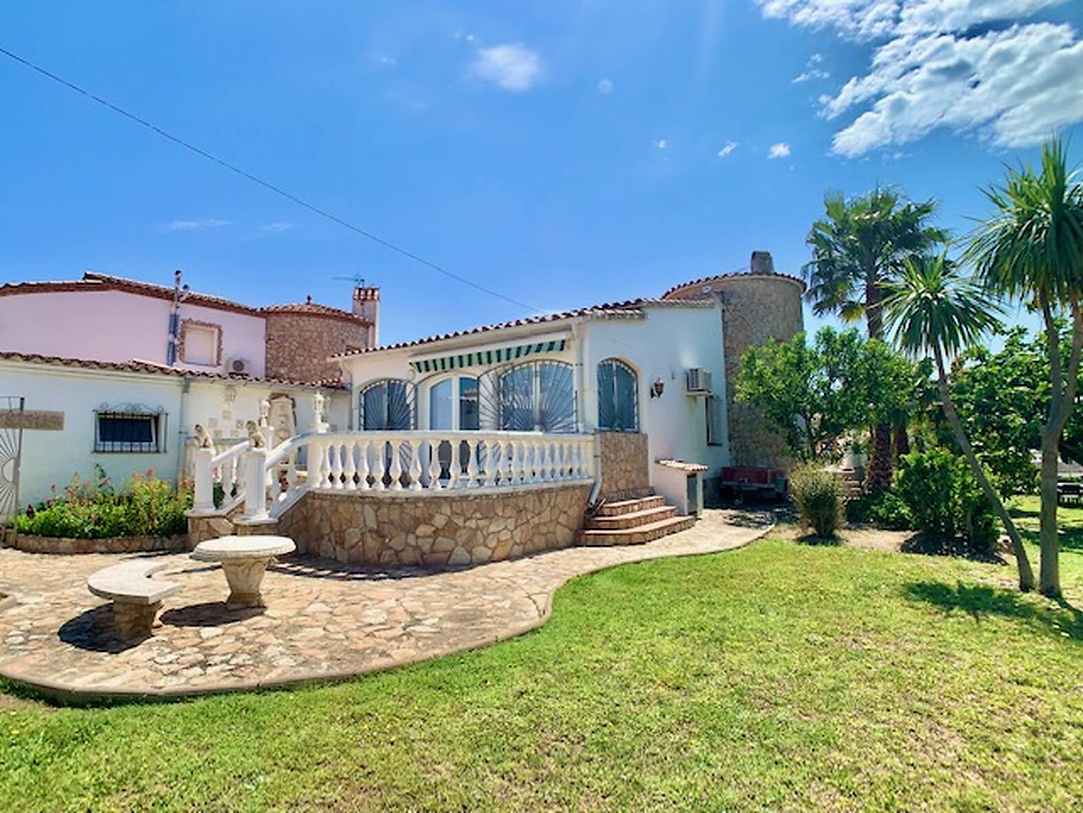 Belle maison avec piscine et amarre de 24m en vente Empuriabrava