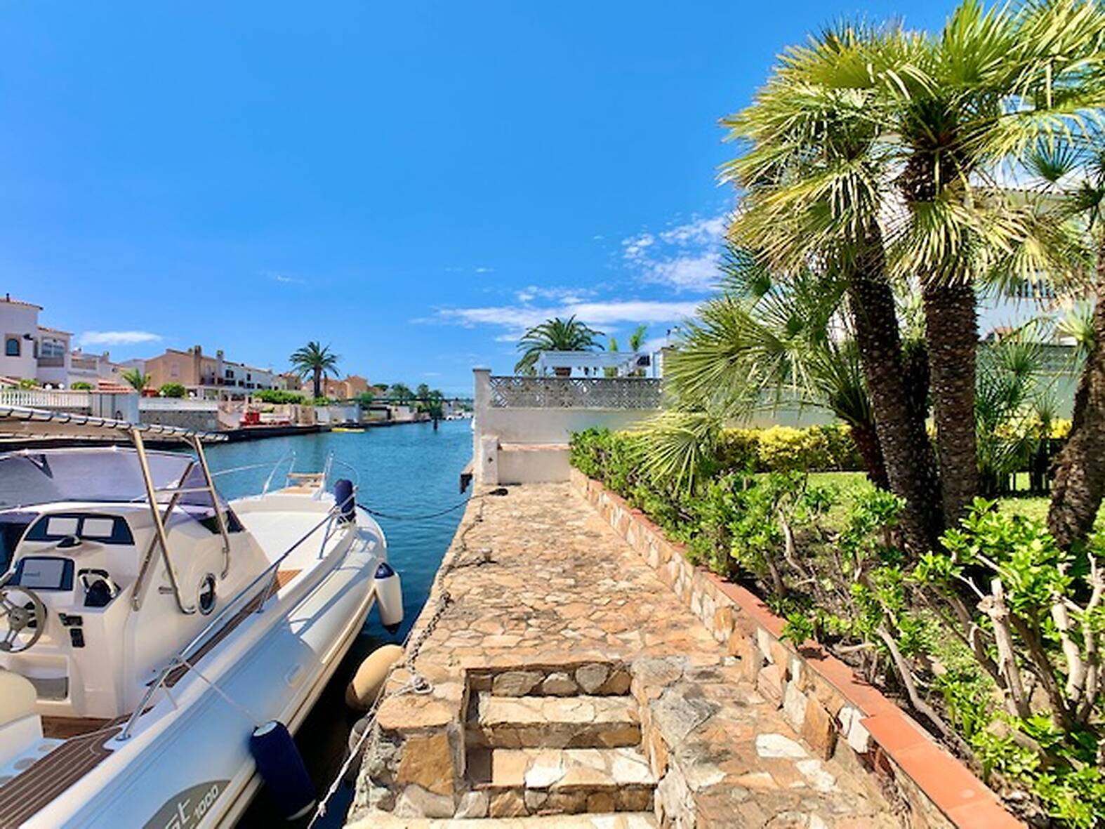 Preciosa casa amb piscina i amarratge de 24m en venda Empuriabrava