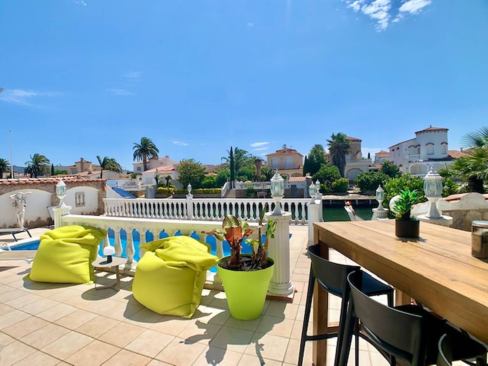 Belle maison avec piscine et amarre de 24m en vente Empuriabrava