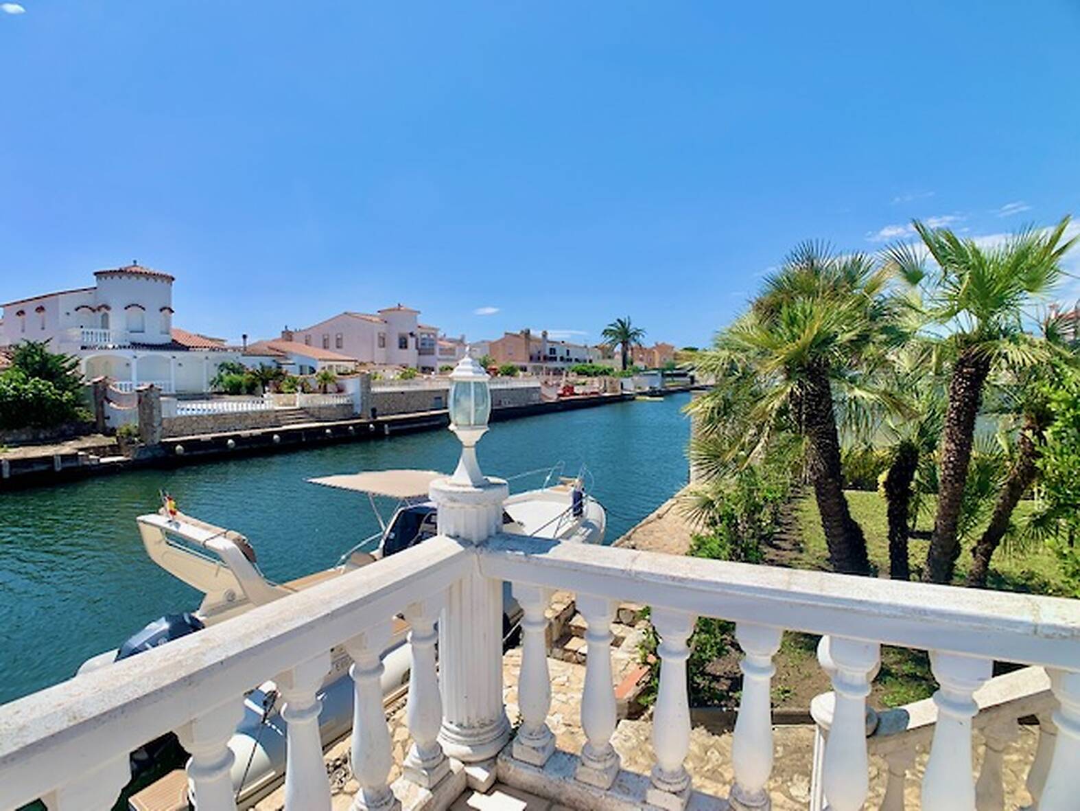 Belle maison avec piscine et amarre de 24m en vente Empuriabrava