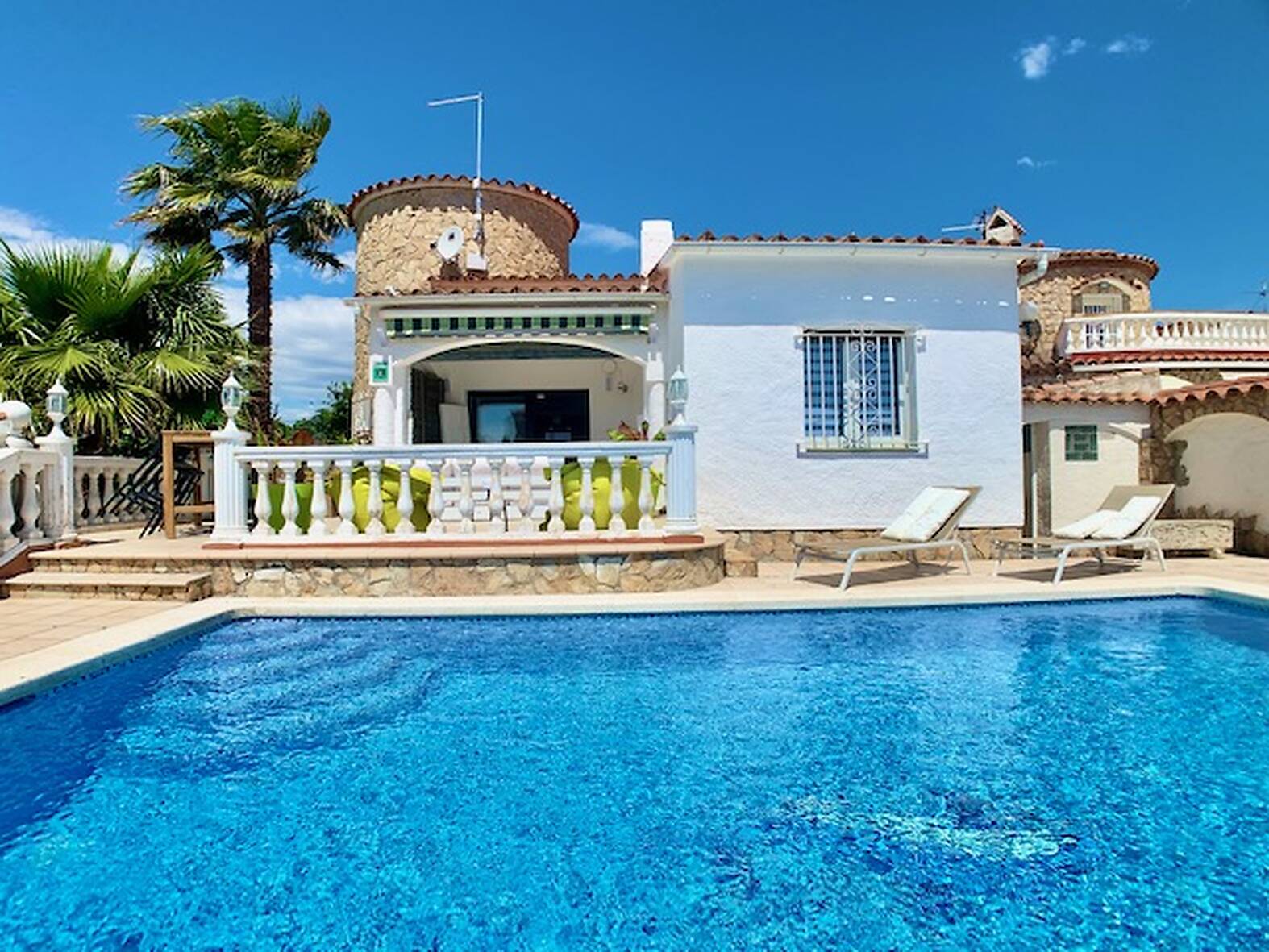 Preciosa casa con piscina y amarre de 24m en venta Empuriabrava