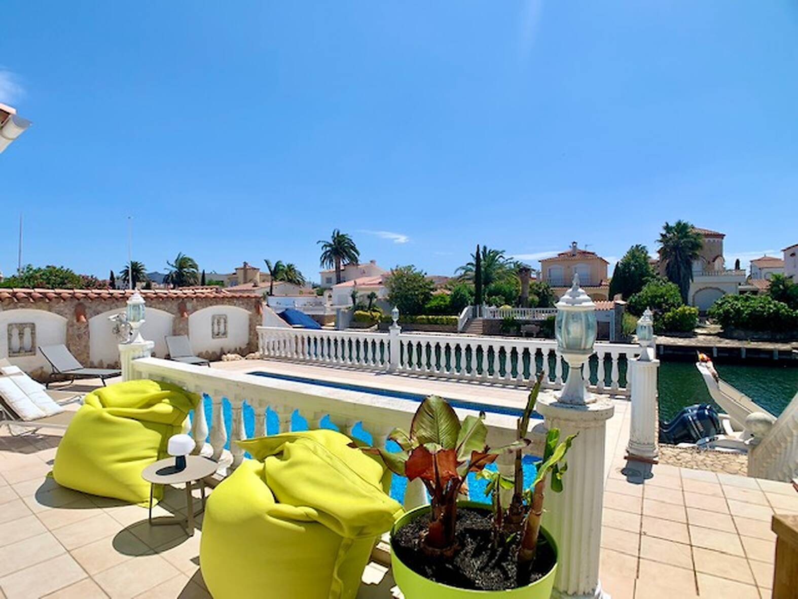 Preciosa casa con piscina y amarre de 24m en venta Empuriabrava