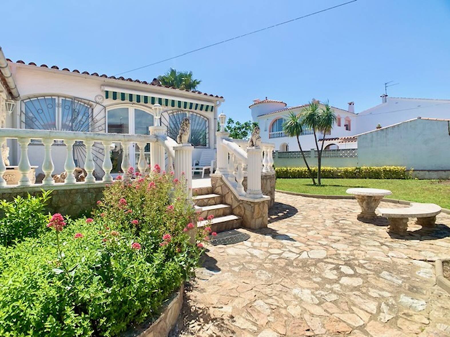 Belle maison avec piscine et amarre de 24m en vente Empuriabrava