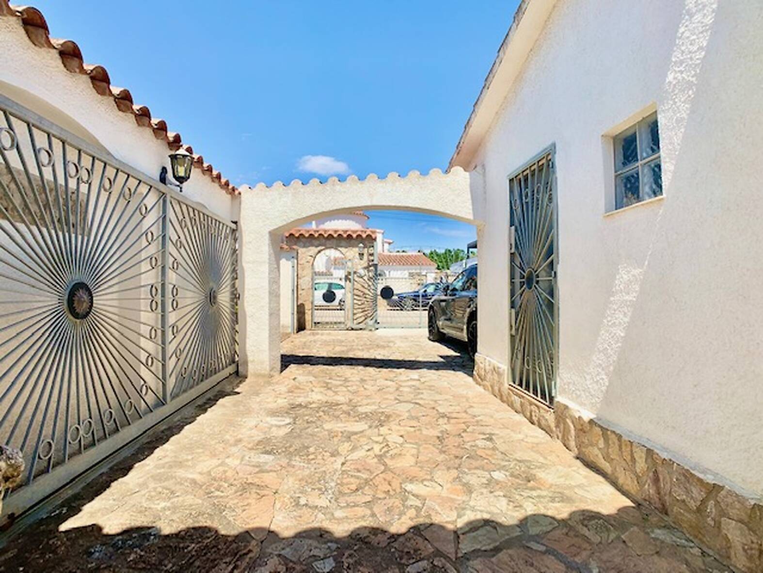 Belle maison avec piscine et amarre de 24m en vente Empuriabrava