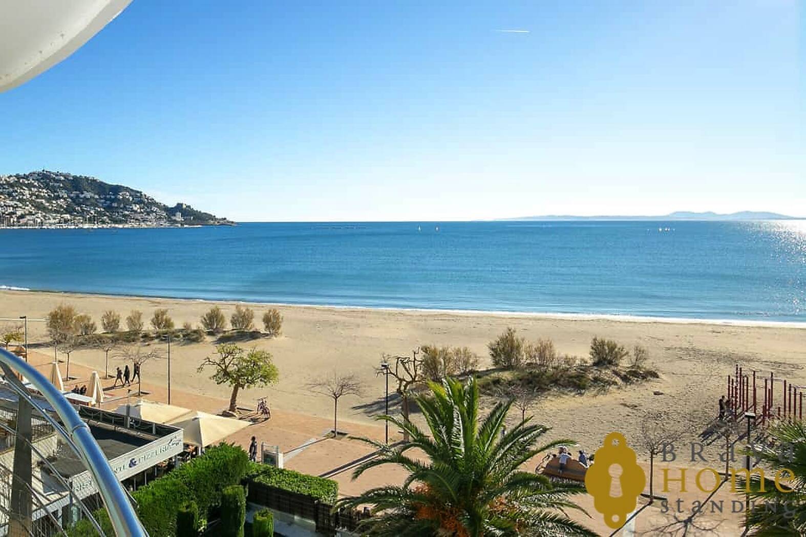 Apartamento en 1era línea de mar con terraza de 70 m2 en venta Rosas