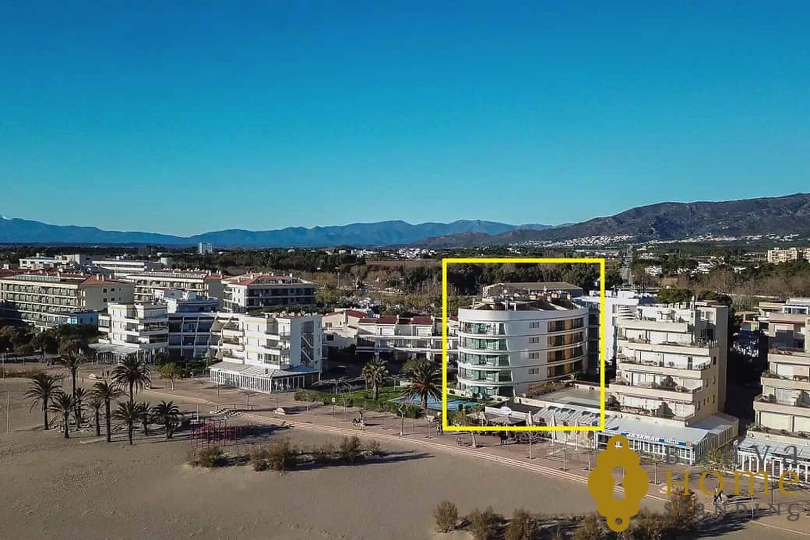 Apartamento en 1era línea de mar con terraza de 70 m2 en venta Rosas