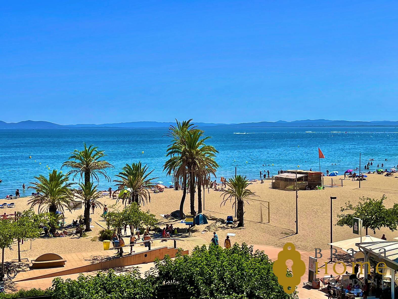 Magnificent apartment with sea view facing the promenade of Roses