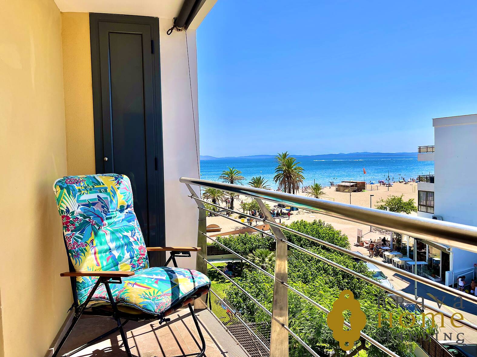 Magnificent apartment with sea view facing the promenade of Roses