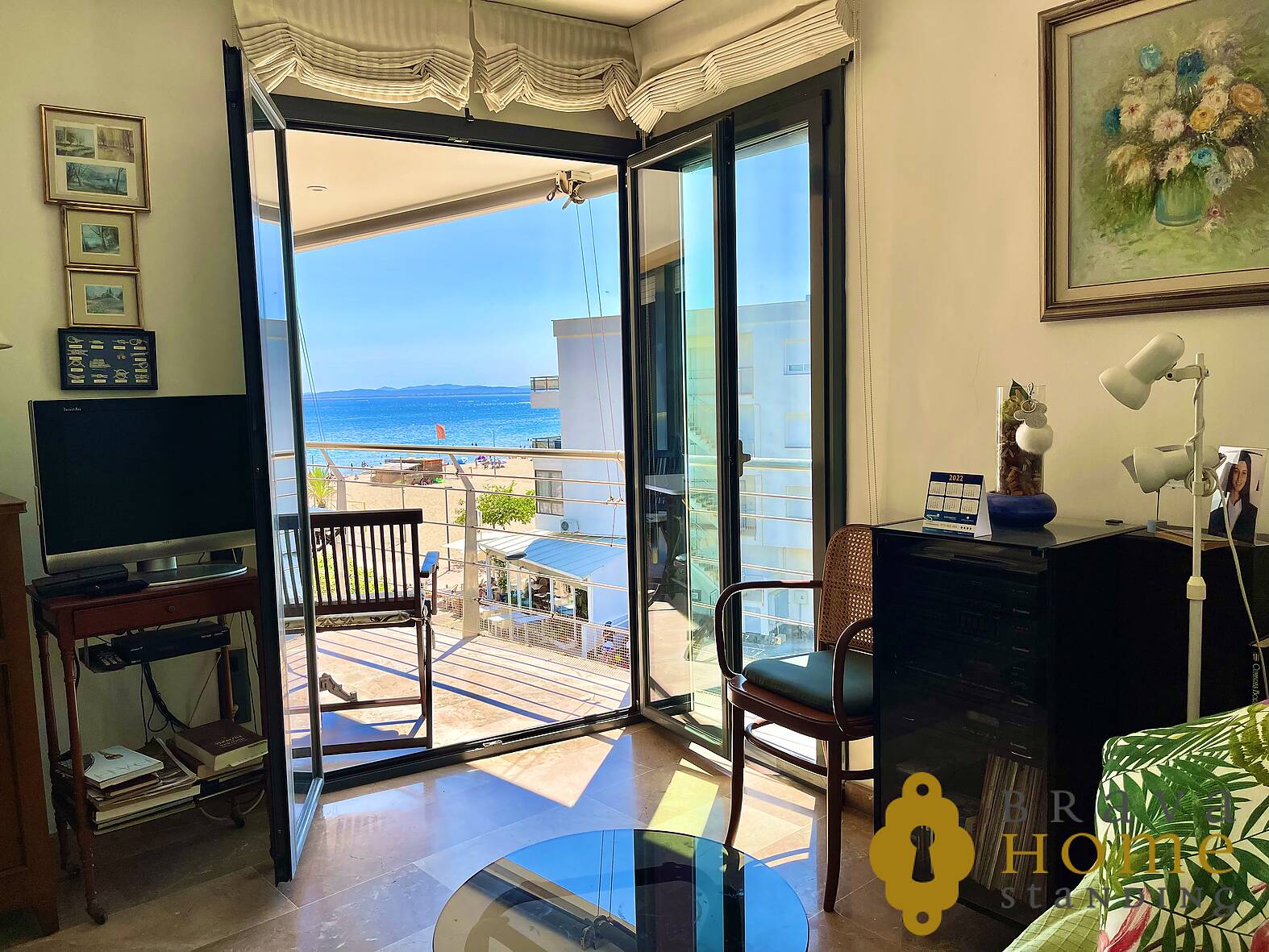 Magnificent apartment with sea view facing the promenade of Roses
