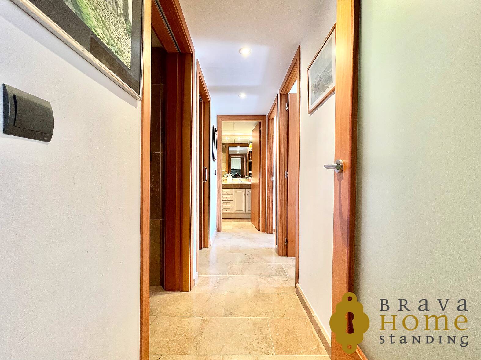 Magnificent apartment with sea view facing the promenade of Roses