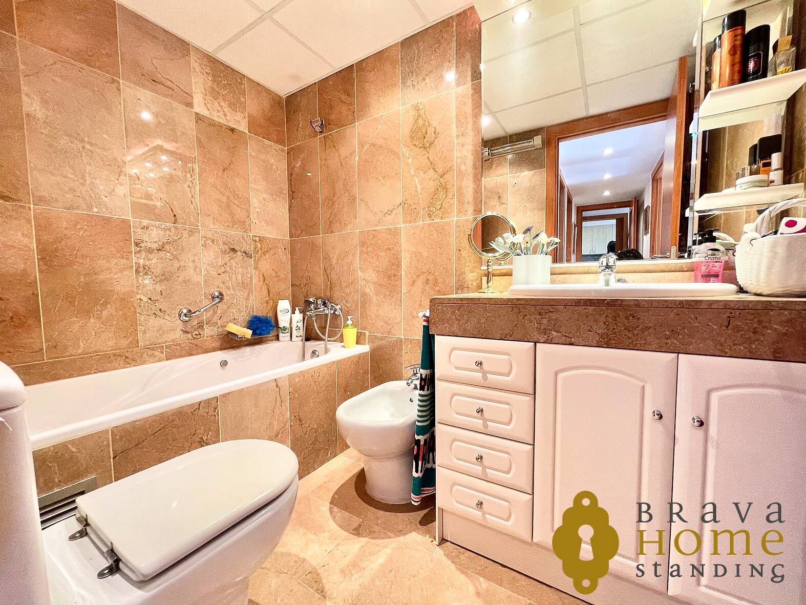 Magnificent apartment with sea view facing the promenade of Roses