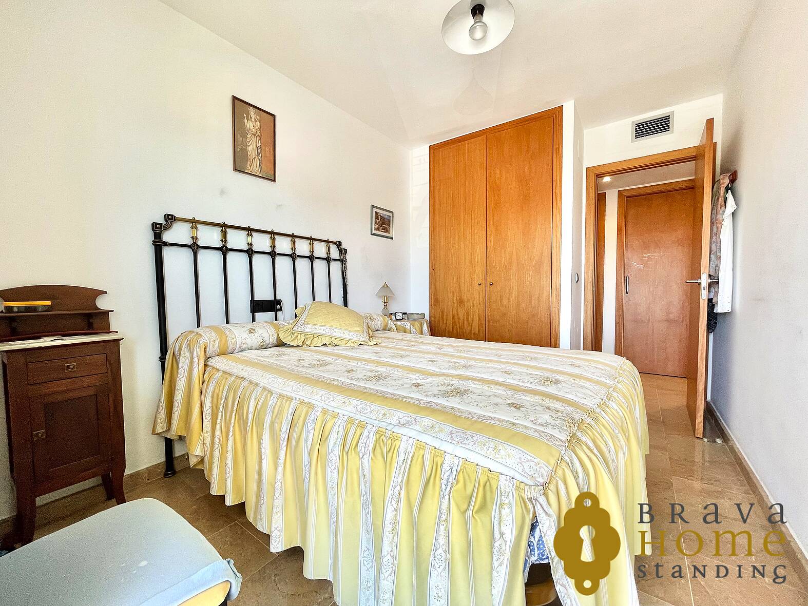 Magnificent apartment with sea view facing the promenade of Roses