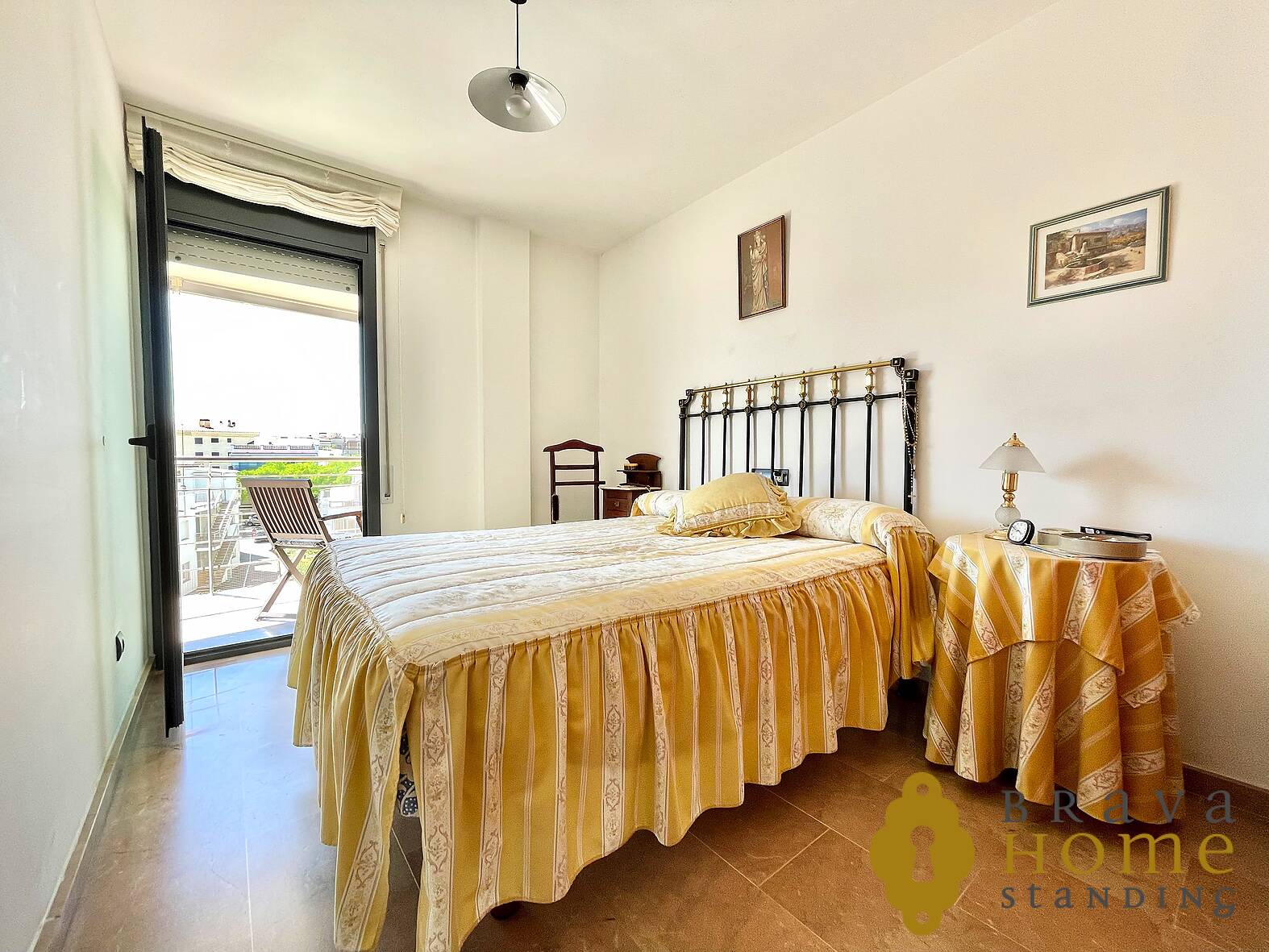 Magnificent apartment with sea view facing the promenade of Roses