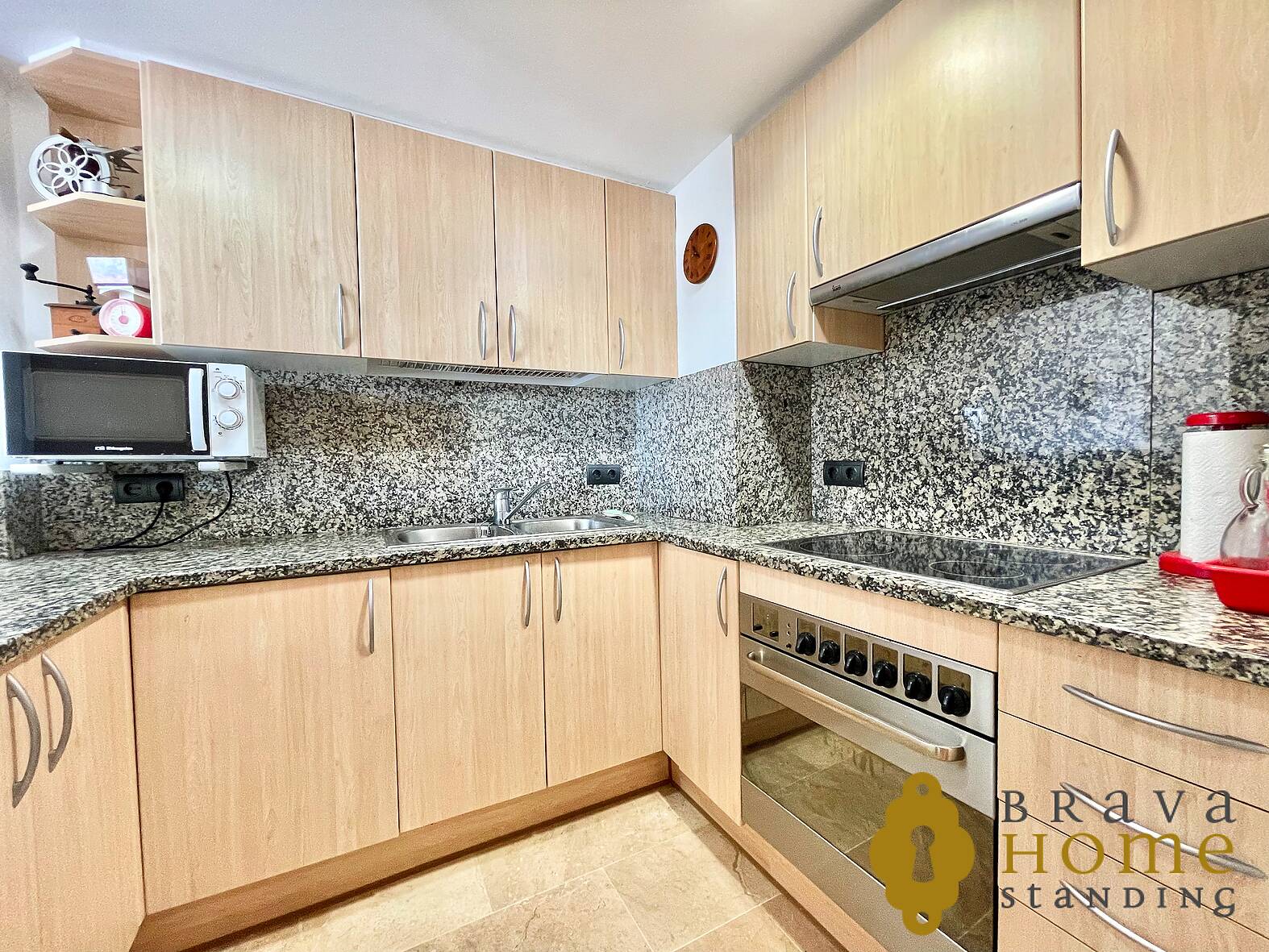 Magnificent apartment with sea view facing the promenade of Roses