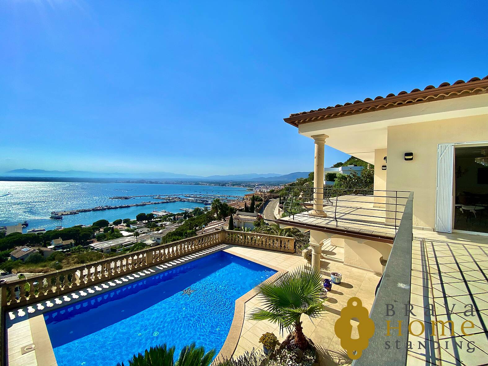 Luxurious House with pool and magnificent sea view in Rosas