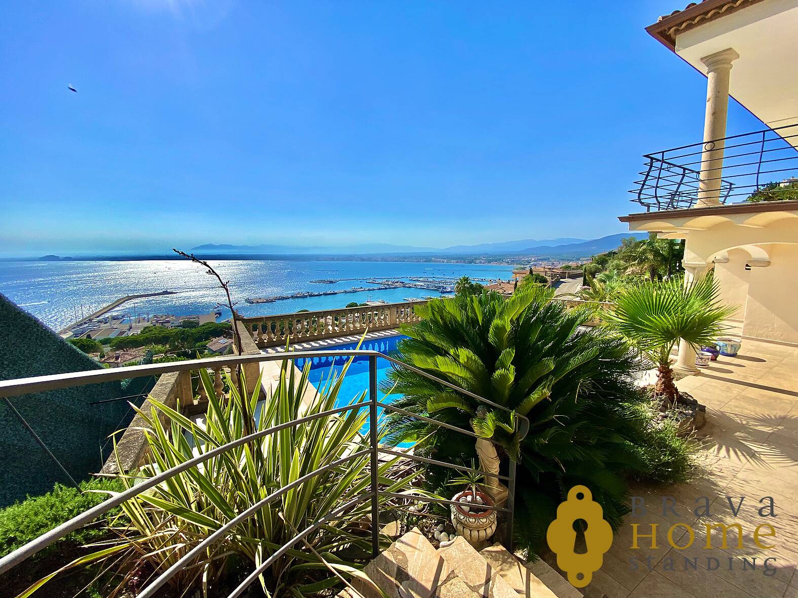 Lujoso Chalet con piscina y magnífica vista al mar en Rosas